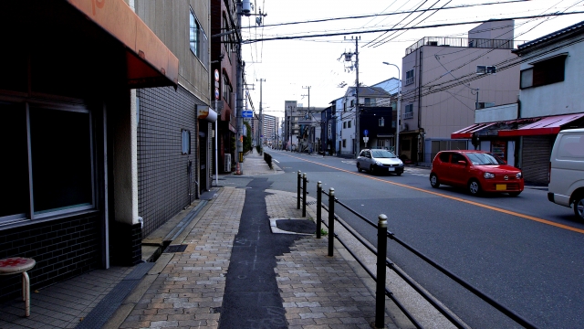 狭い道と歩道